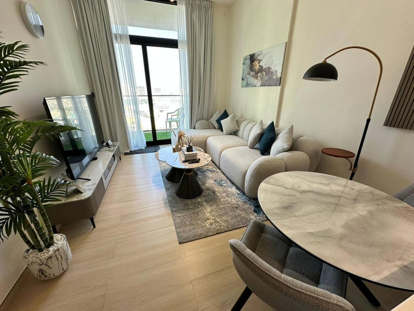 Apartment Bright & Airy 1br In Jvc Furnished W Parking *